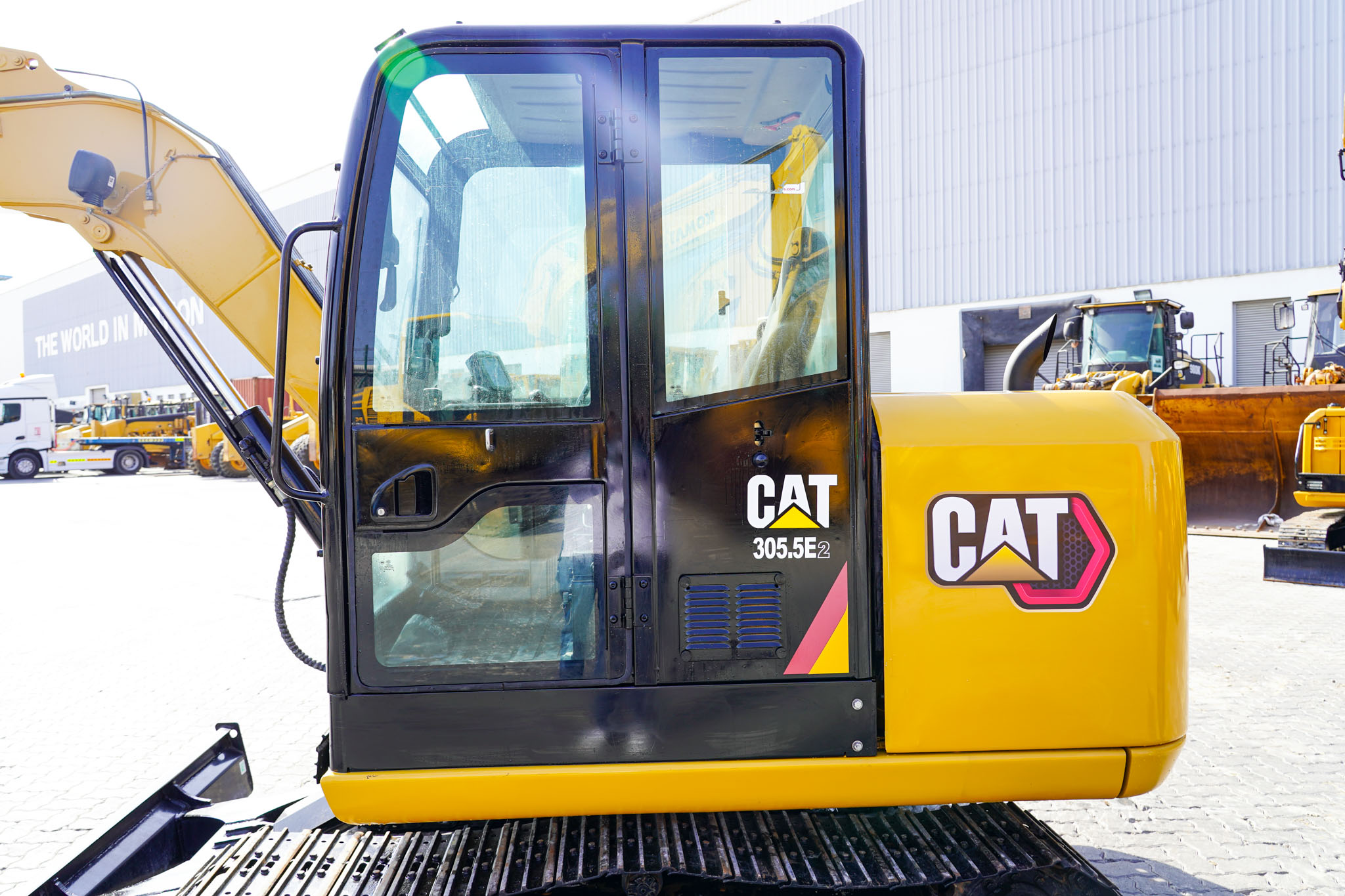 2021 CAT 305.5 E2 Mini Tracked Excavator - Image 17