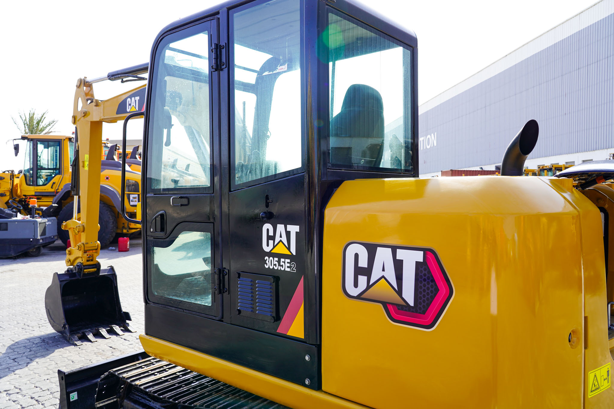 2021 CAT 305.5 E2 Mini Tracked Excavator - Image 15