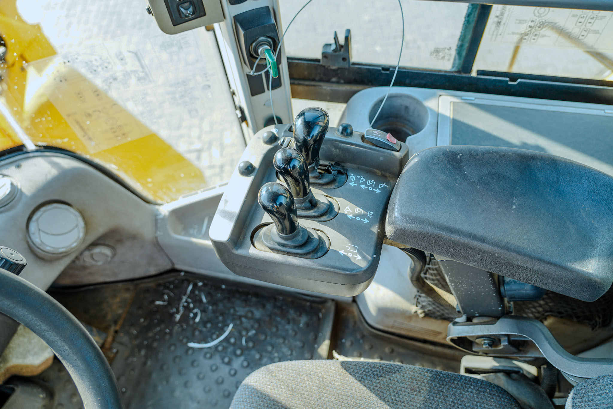 2012 VOLVO L220G Wheel Loader - Image 12