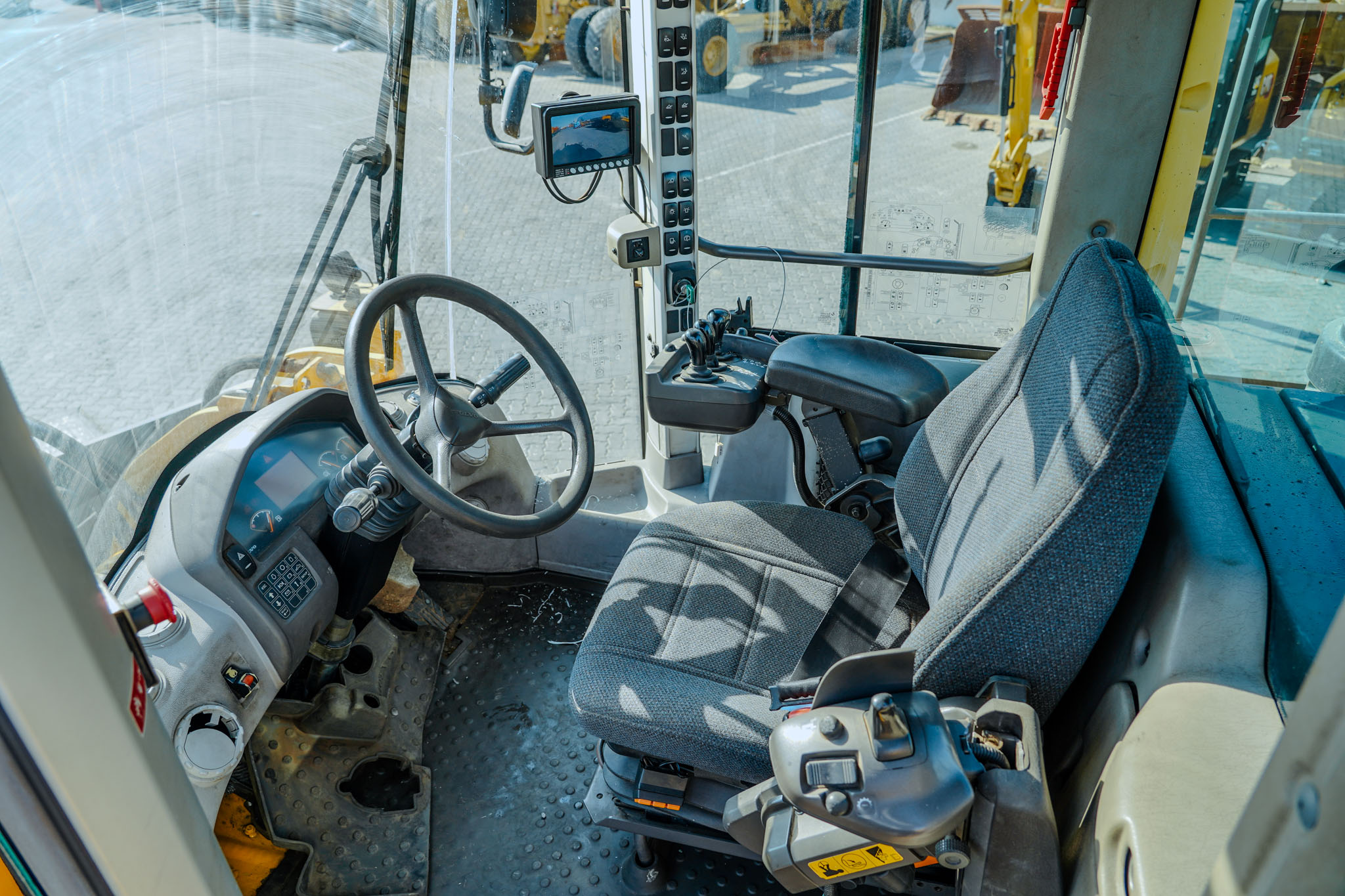 2012 VOLVO L220G Wheel Loader - Image 15