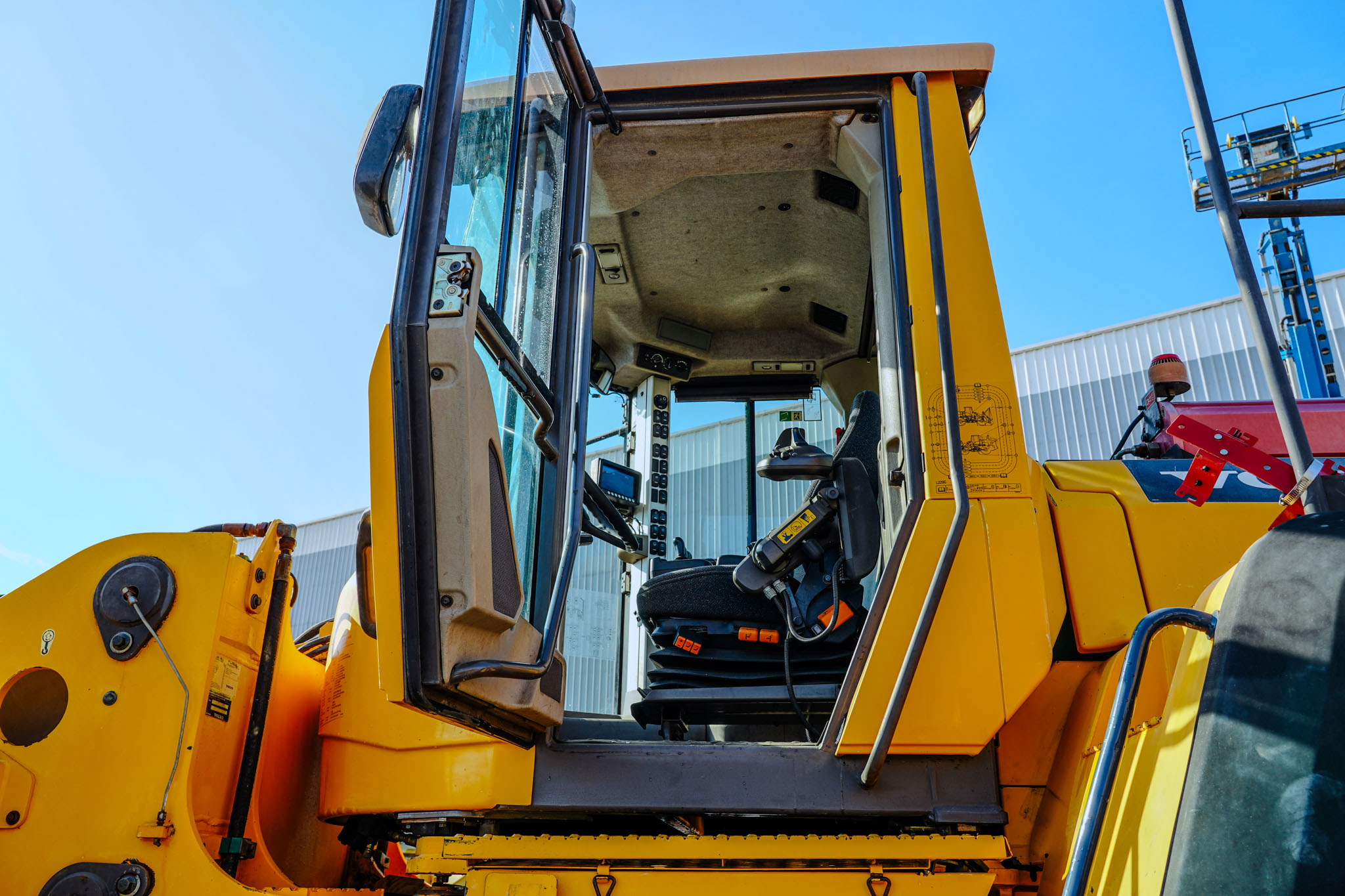 2012 VOLVO L220G Wheel Loader - Image 8