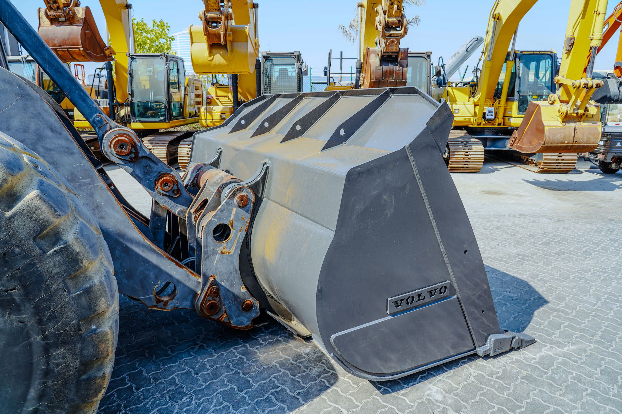 2012 VOLVO L220G Wheel Loader - Image 2