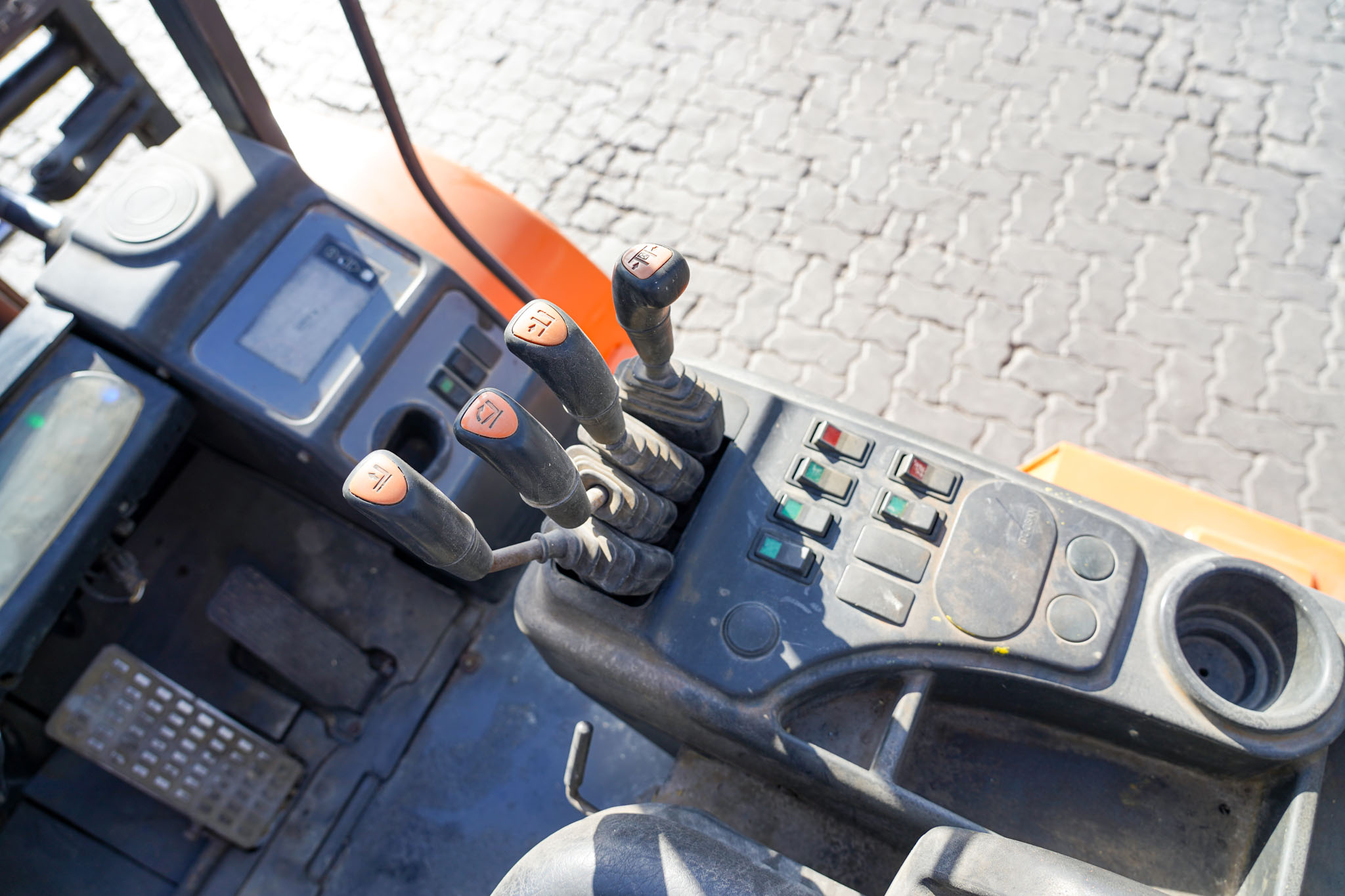 2016 DOOSAN D70S-7 7 ton Diesel Forklift - Image 24