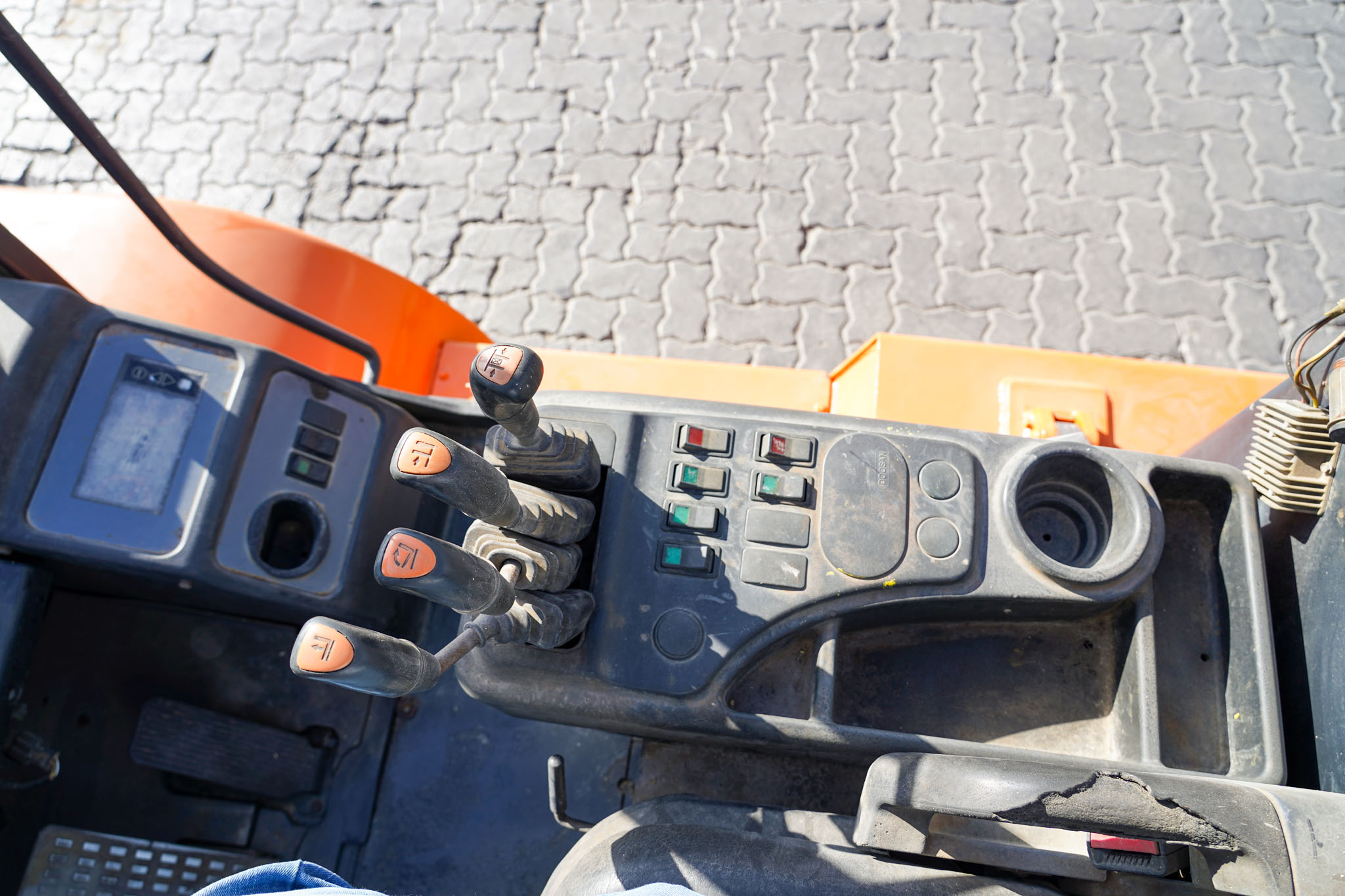 2016 DOOSAN D70S-7 7 ton Diesel Forklift - Image 25