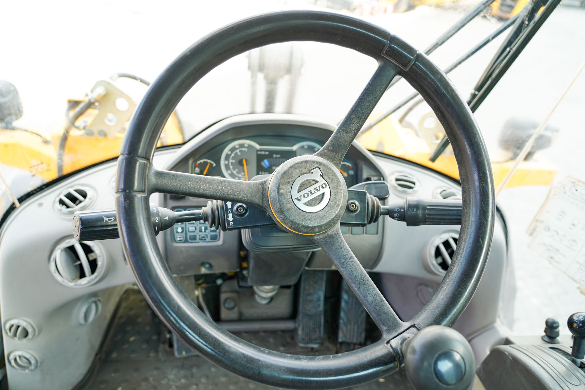 2016 VOLVO L90H WHEEL LOADER - Image 24