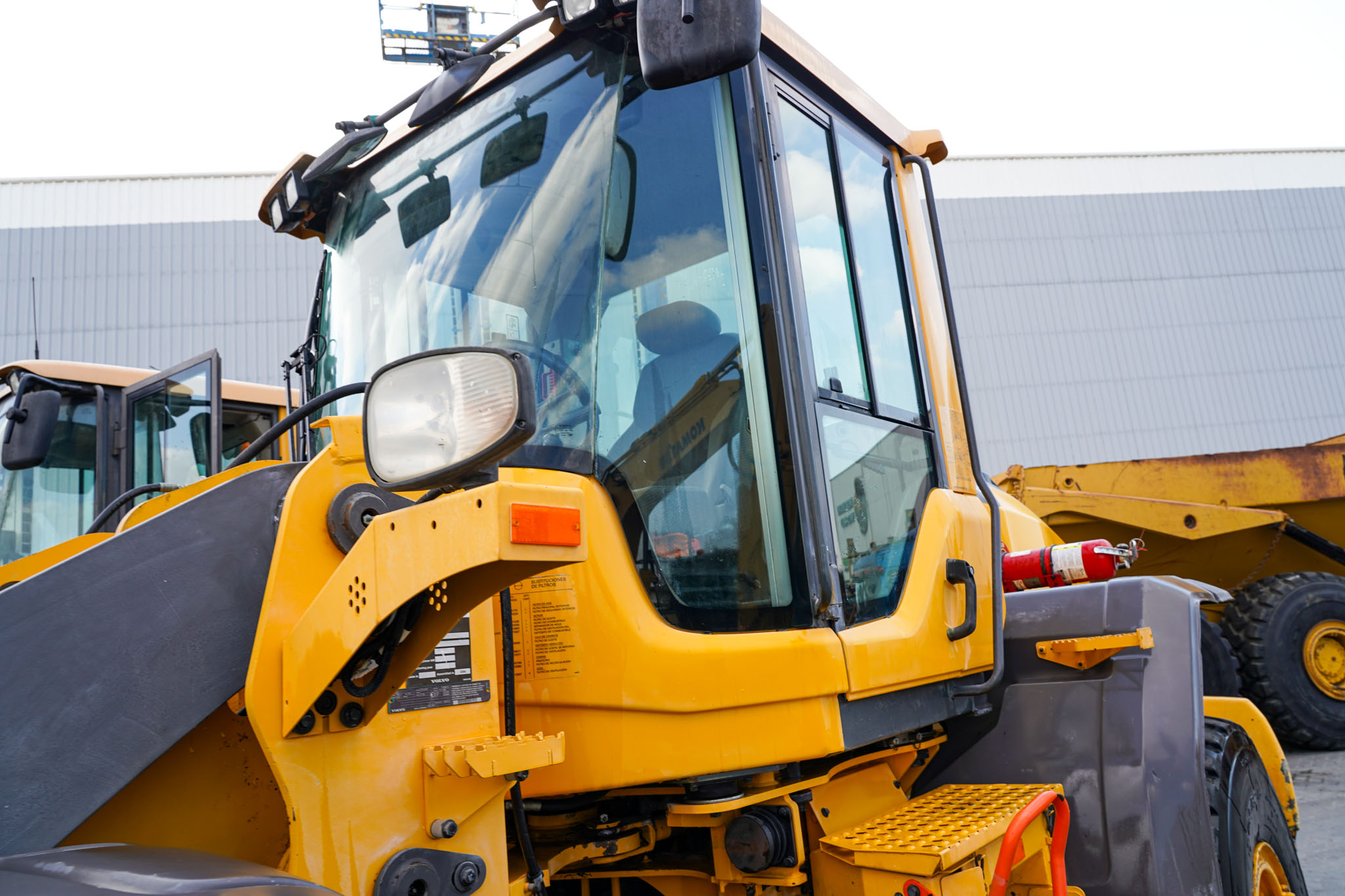 2016 VOLVO L90H WHEEL LOADER - Image 23
