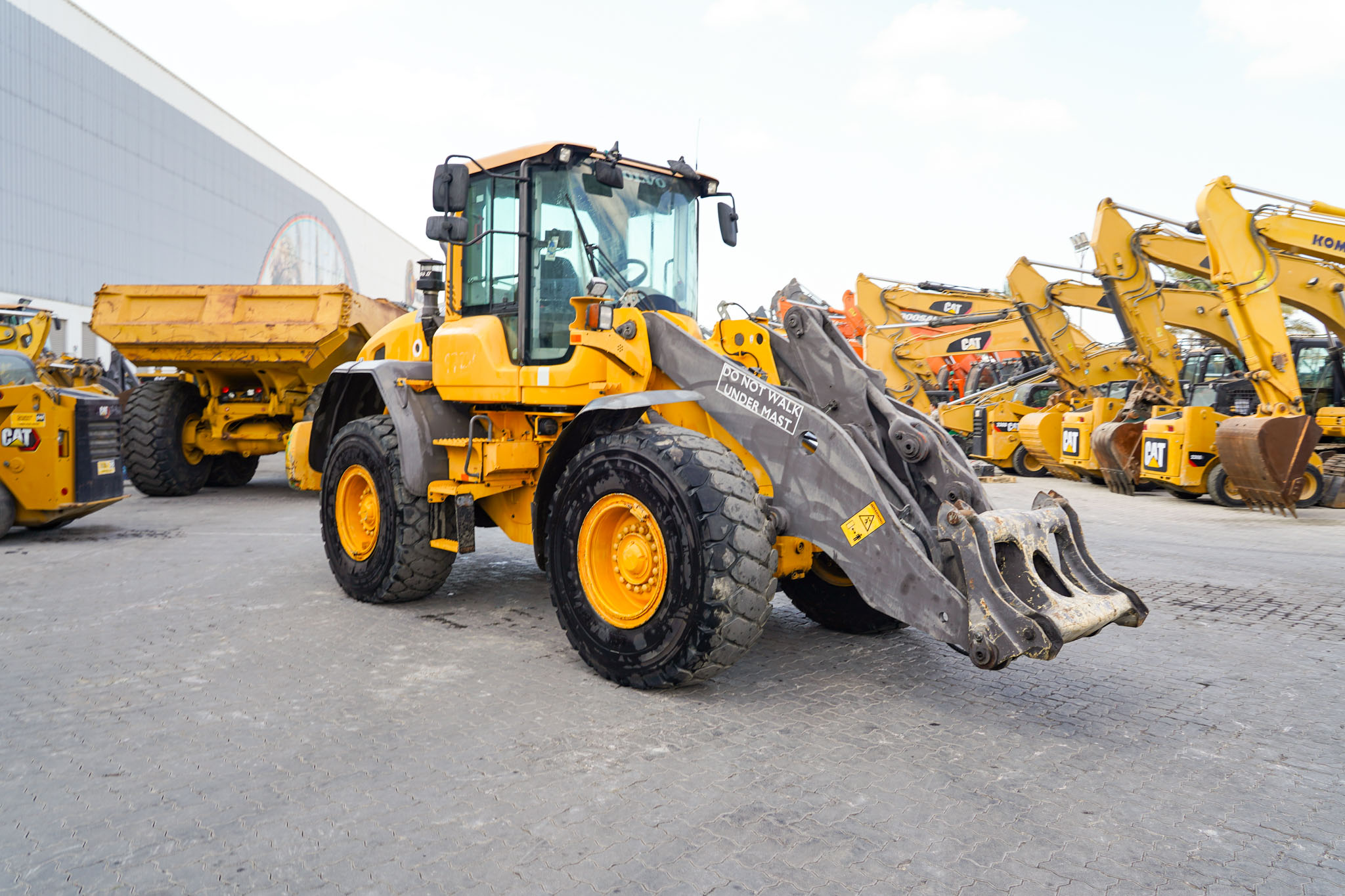 2012 VOLVO L90G Wheel Loader - Image 2