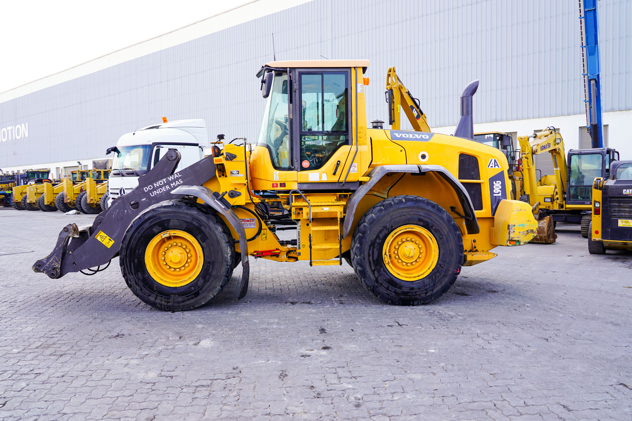 2012 VOLVO L90G Wheel Loader - Image 4