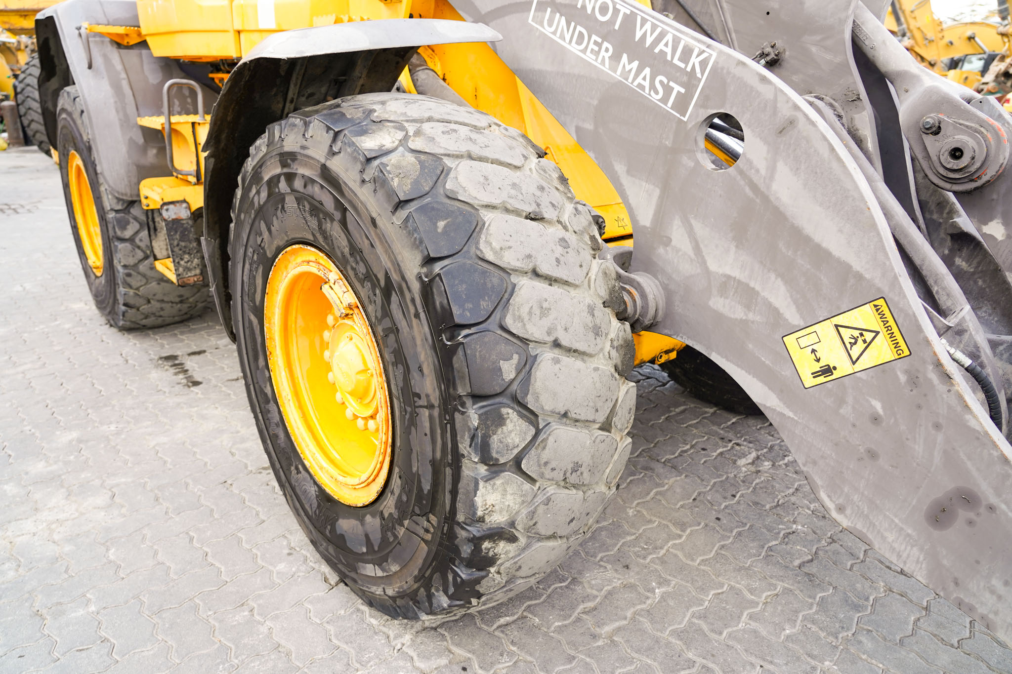 2012 VOLVO L90G Wheel Loader - Image 11