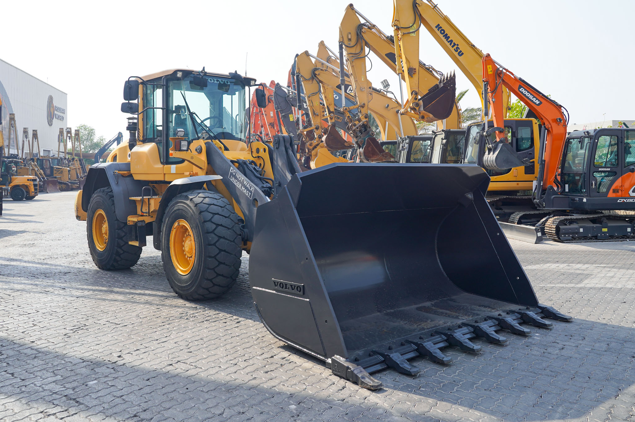 2012 VOLVO L90G Wheel Loader - Image 2