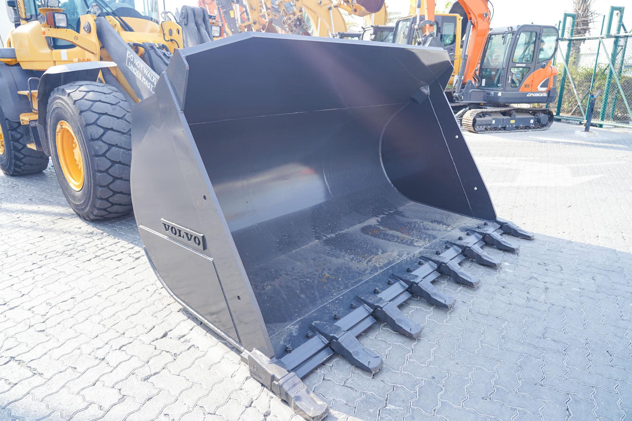 2012 VOLVO L90G Wheel Loader - Image 8
