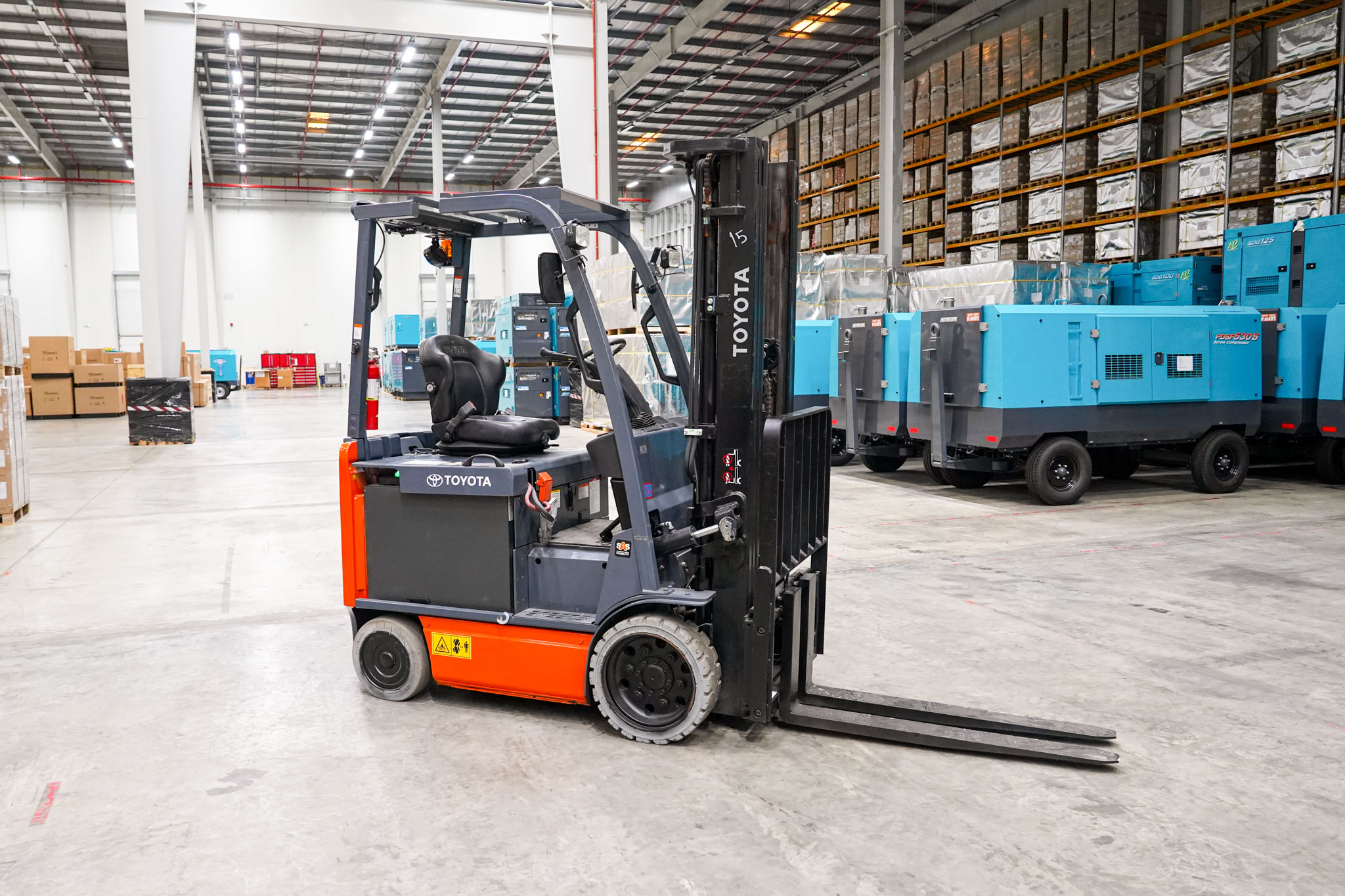 2018 Toyota 8FBCU25 2.5 Ton Electric Forklift - Image 3