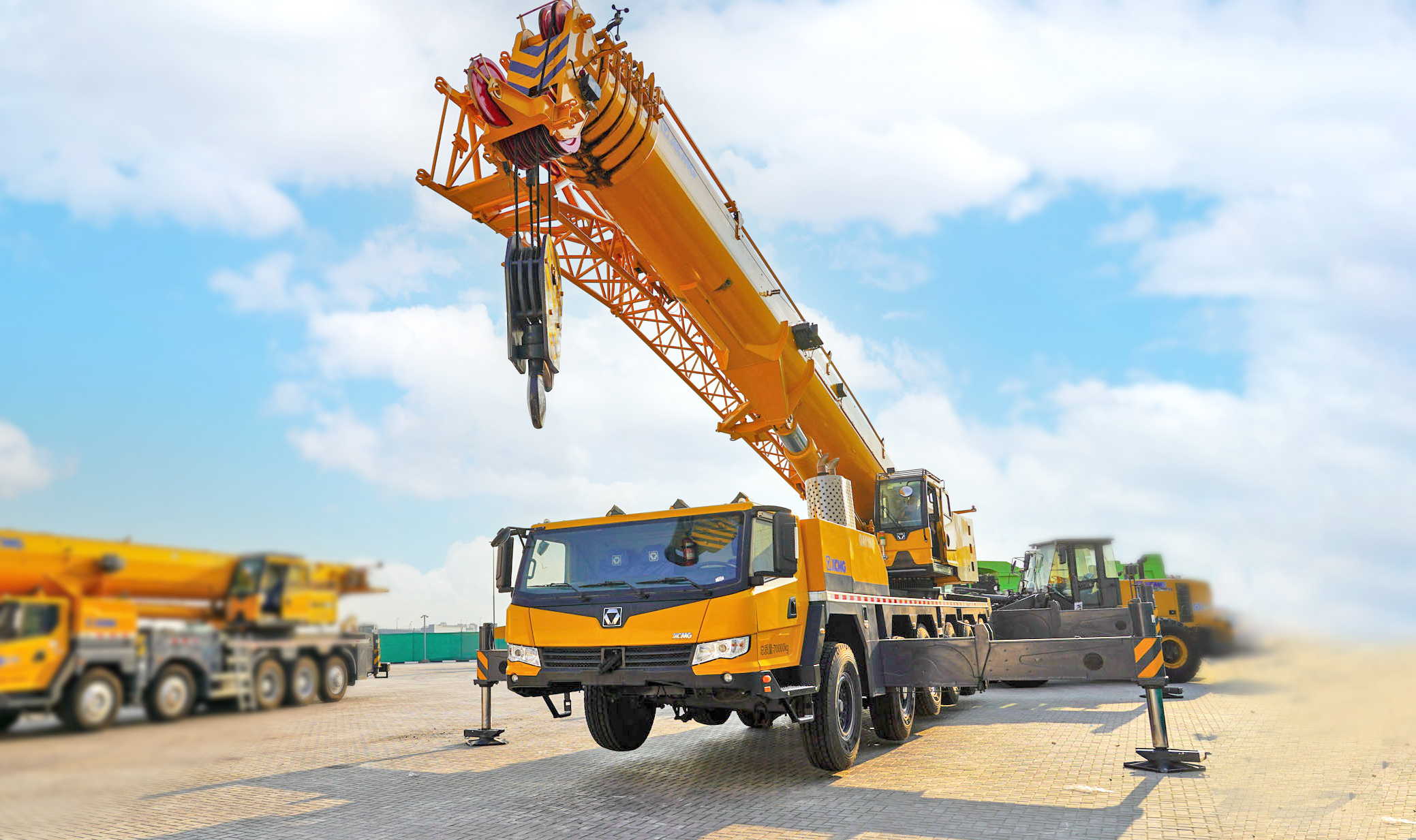 2020 XCMG QAY160 160 ton 12x6x10 All Terrain Crane