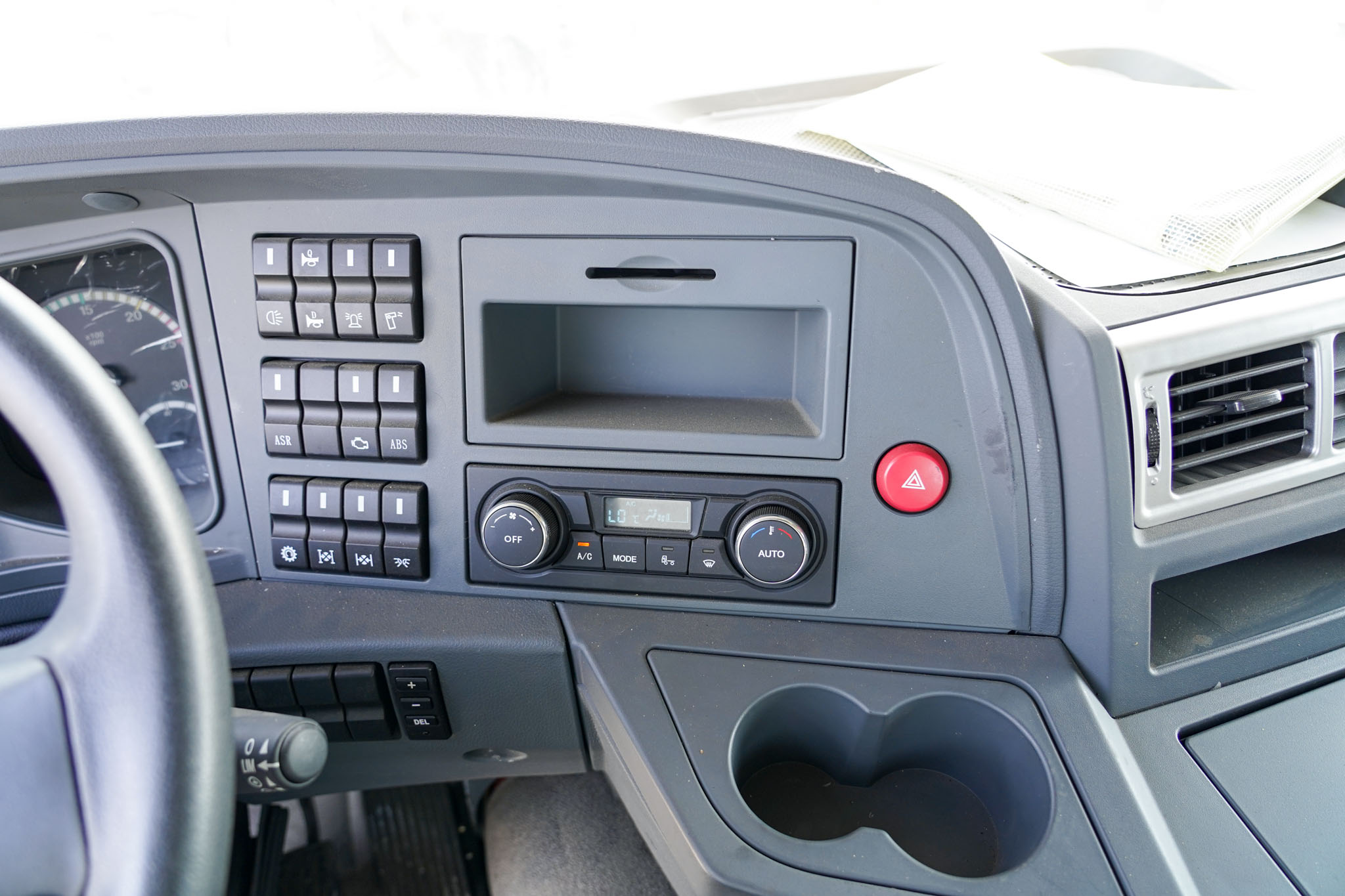 2021 XCMG Hanvan NXG4250D5WB 6x2 Twin Steer Sleeper Truck Head (Unused) - Image 24