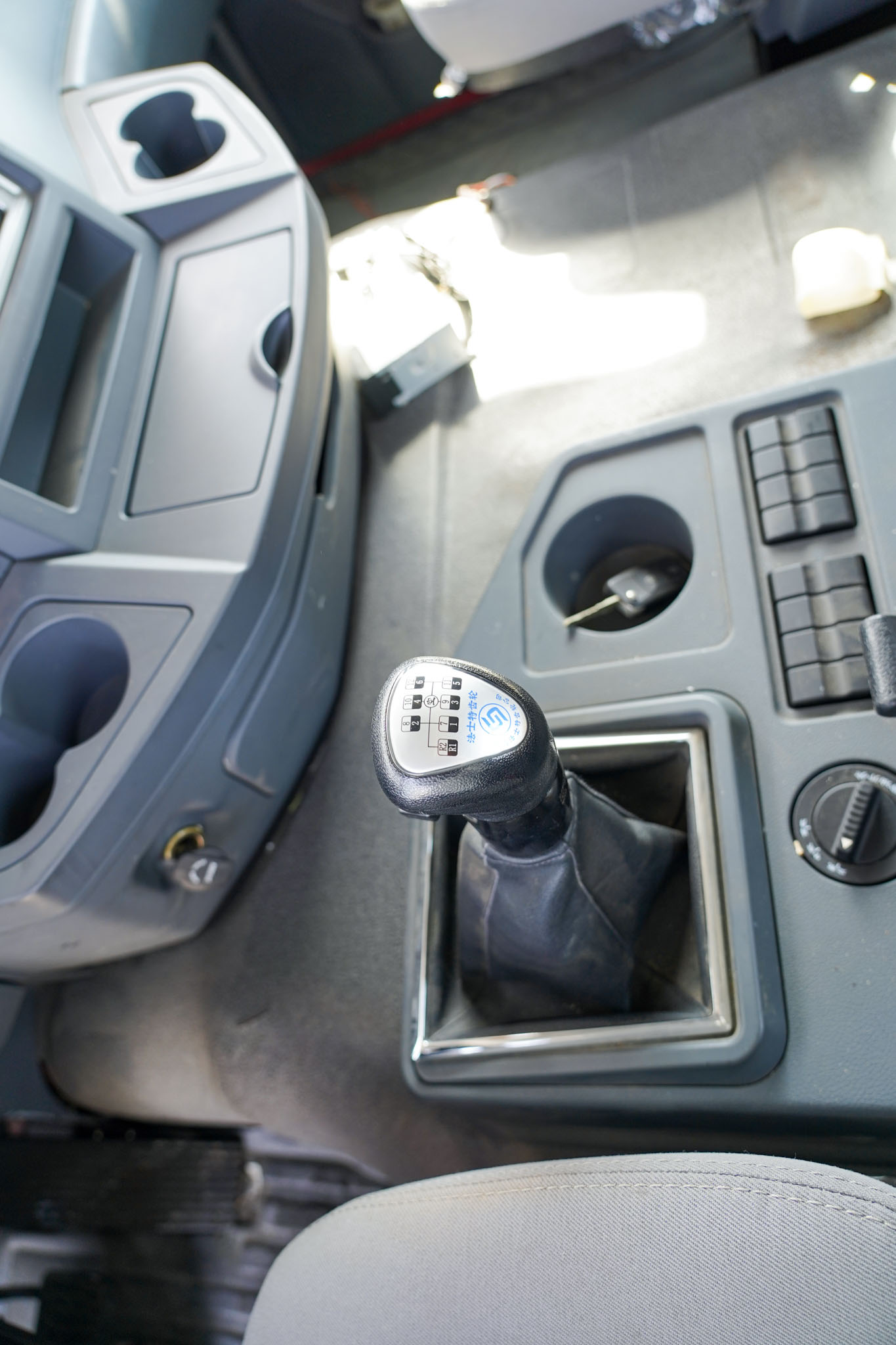 2021 XCMG Hanvan NXG4250D5WB 6x2 Twin Steer Sleeper Truck Head (Unused) - Image 25