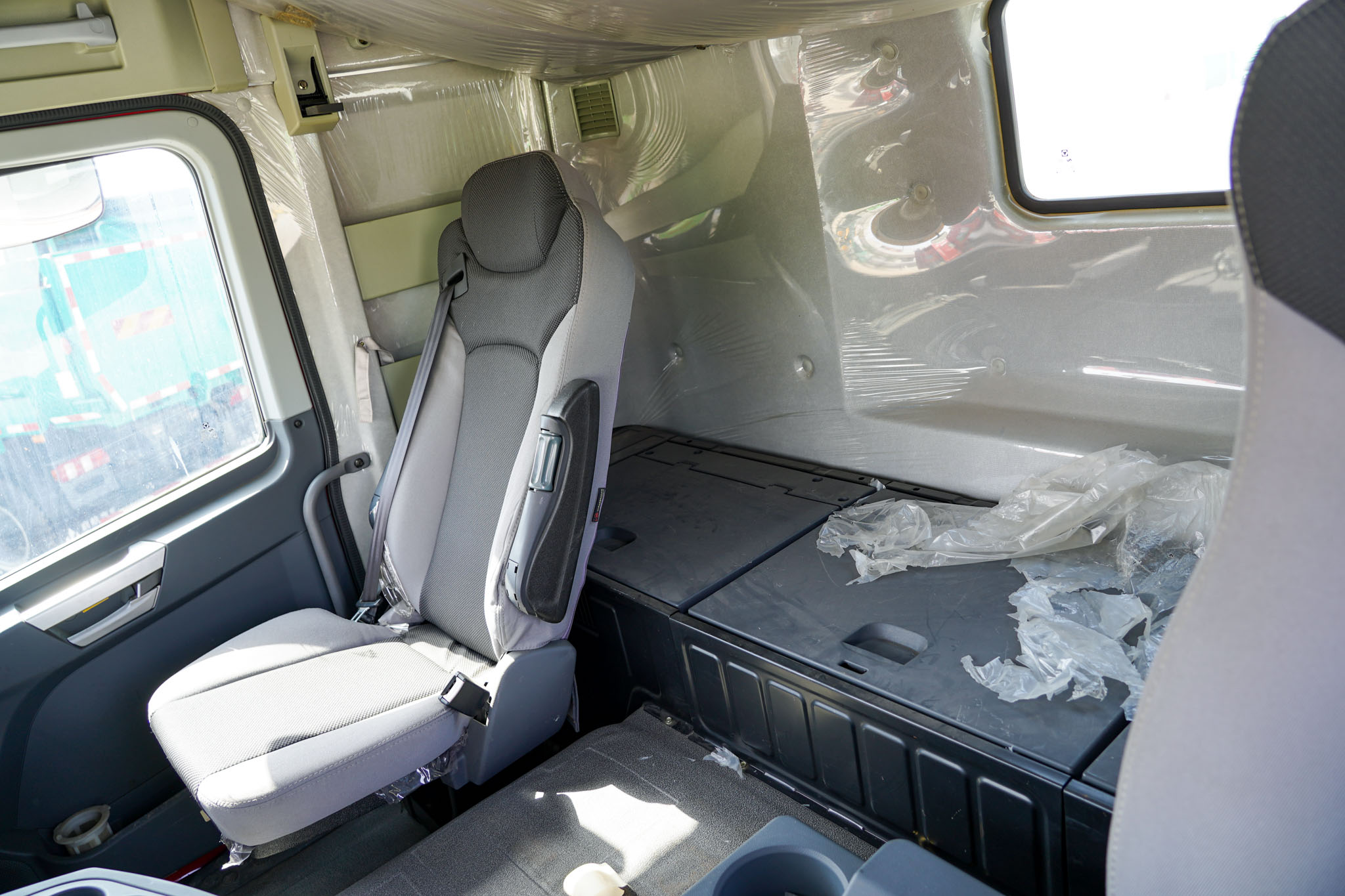 2021 XCMG Hanvan NXG4250D5WB 6x2 Twin Steer Sleeper Truck Head (Unused) - Image 30