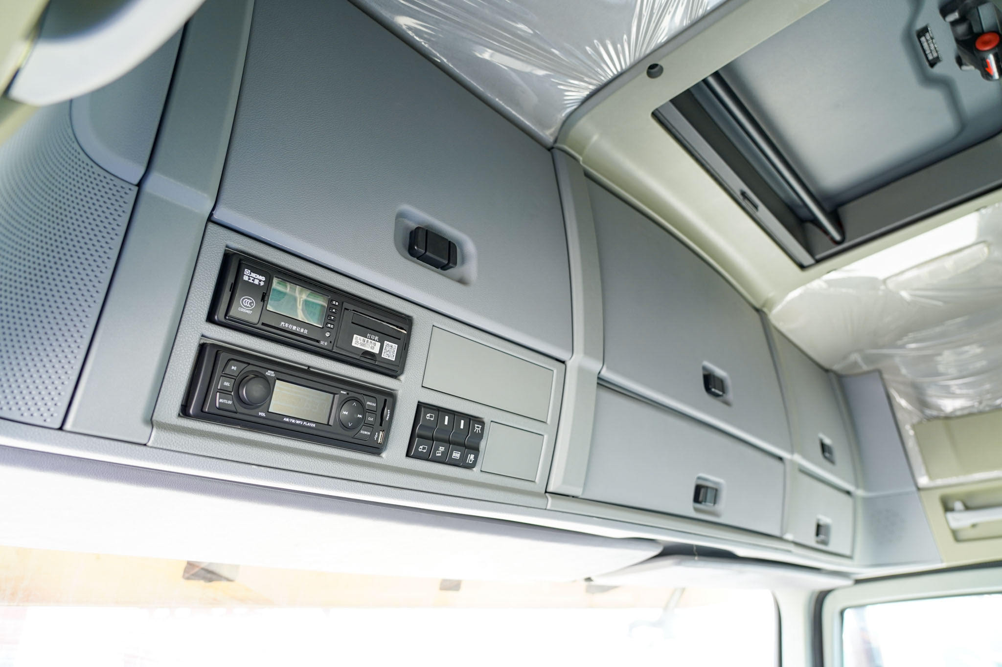 2021 XCMG Hanvan NXG4250D5WB 6x2 Twin Steer Sleeper Truck Head (Unused) - Image 28