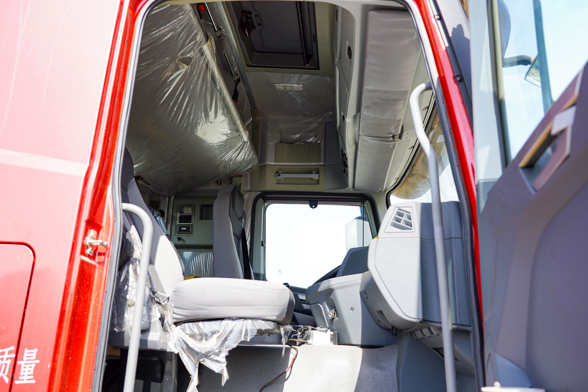 2021 XCMG Hanvan NXG4250D5WB 6x2 Twin Steer Sleeper Truck Head (Unused) - Image 32