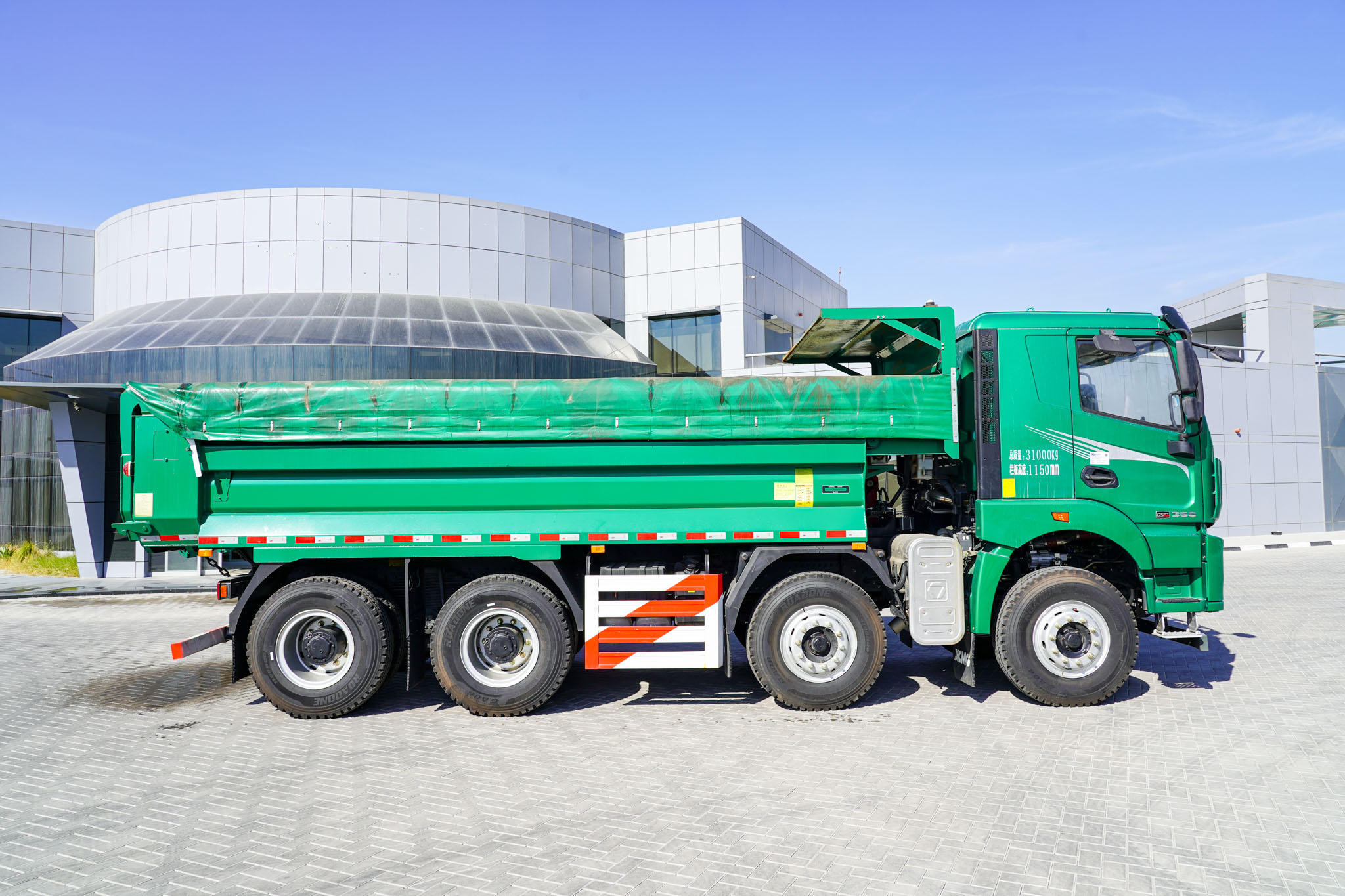 2023 XCMG Hanvan XGA3310D6NEX 8x4 Twin-Steer Sleeper Tipper Truck (Unused) - Image 4