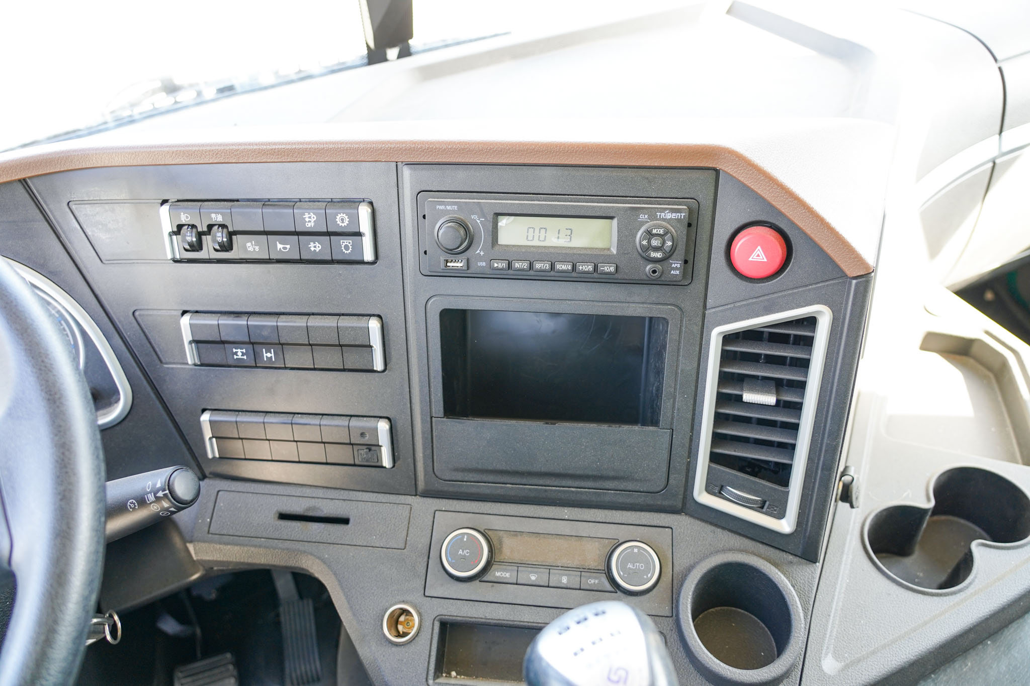 2023 XCMG Hanvan XGA3310D6NEX 8x4 Twin-Steer Sleeper Tipper Truck (Unused) - Image 32