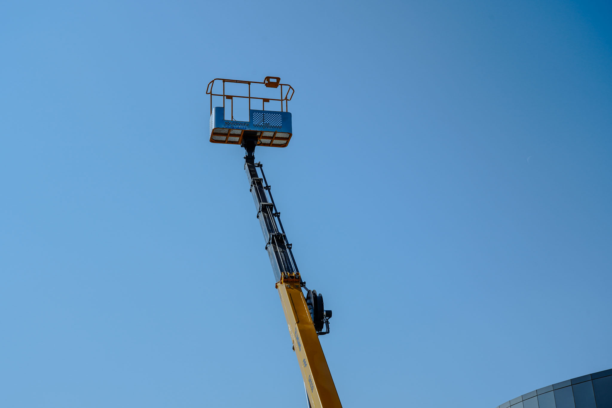 2024 XCMG GKS28GBJ 28m Aerial Platform Boom Lift on ISUZU 4X2 Flat Bed Truck (Unused) - Image 8