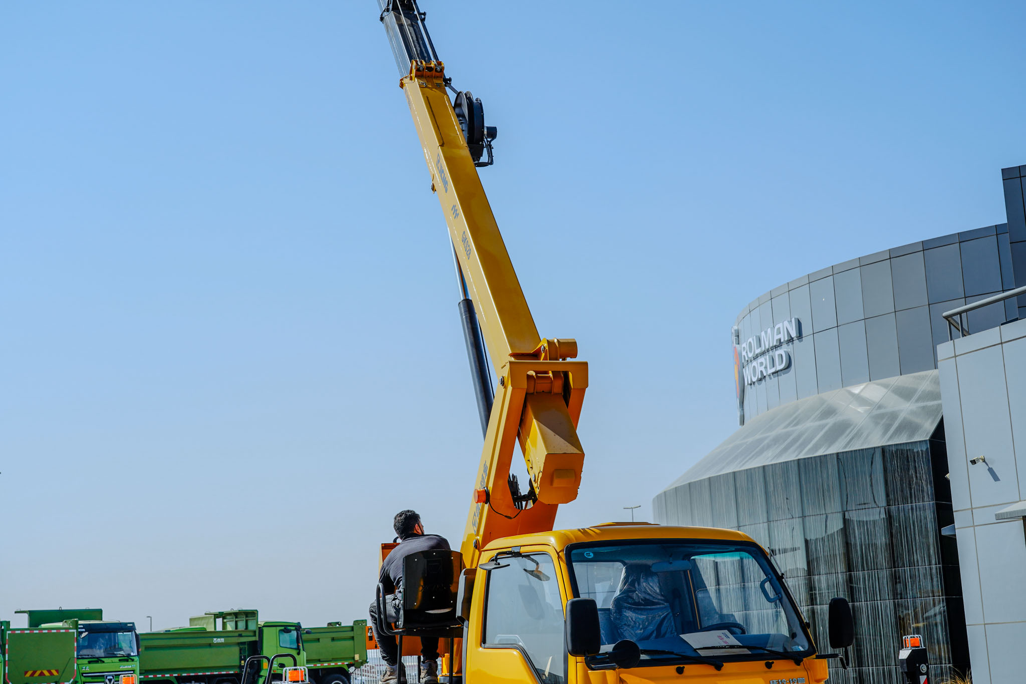 2024 XCMG GKS28GBJ 28m Aerial Platform Boom Lift on ISUZU 4X2 Flat Bed Truck (Unused) - Image 9