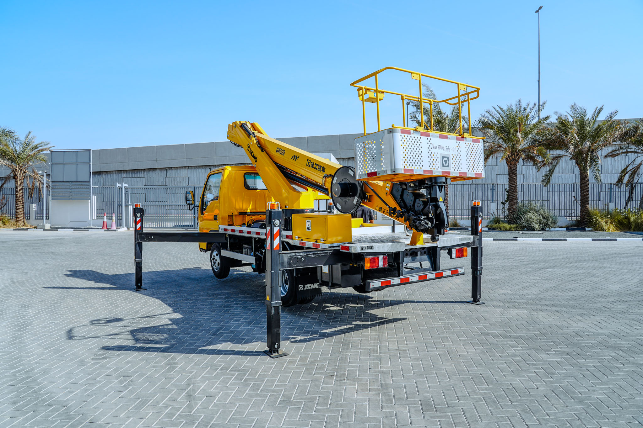 2024 XCMG GKS28GBJ 28m Aerial Platform Boom Lift on ISUZU 4X2 Flat Bed Truck (Unused) - Image 18