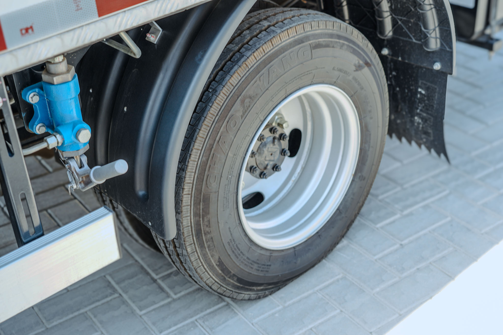 2024 XCMG GKS28GBJ 28m Aerial Platform Boom Lift on ISUZU 4X2 Flat Bed Truck (Unused) - Image 19