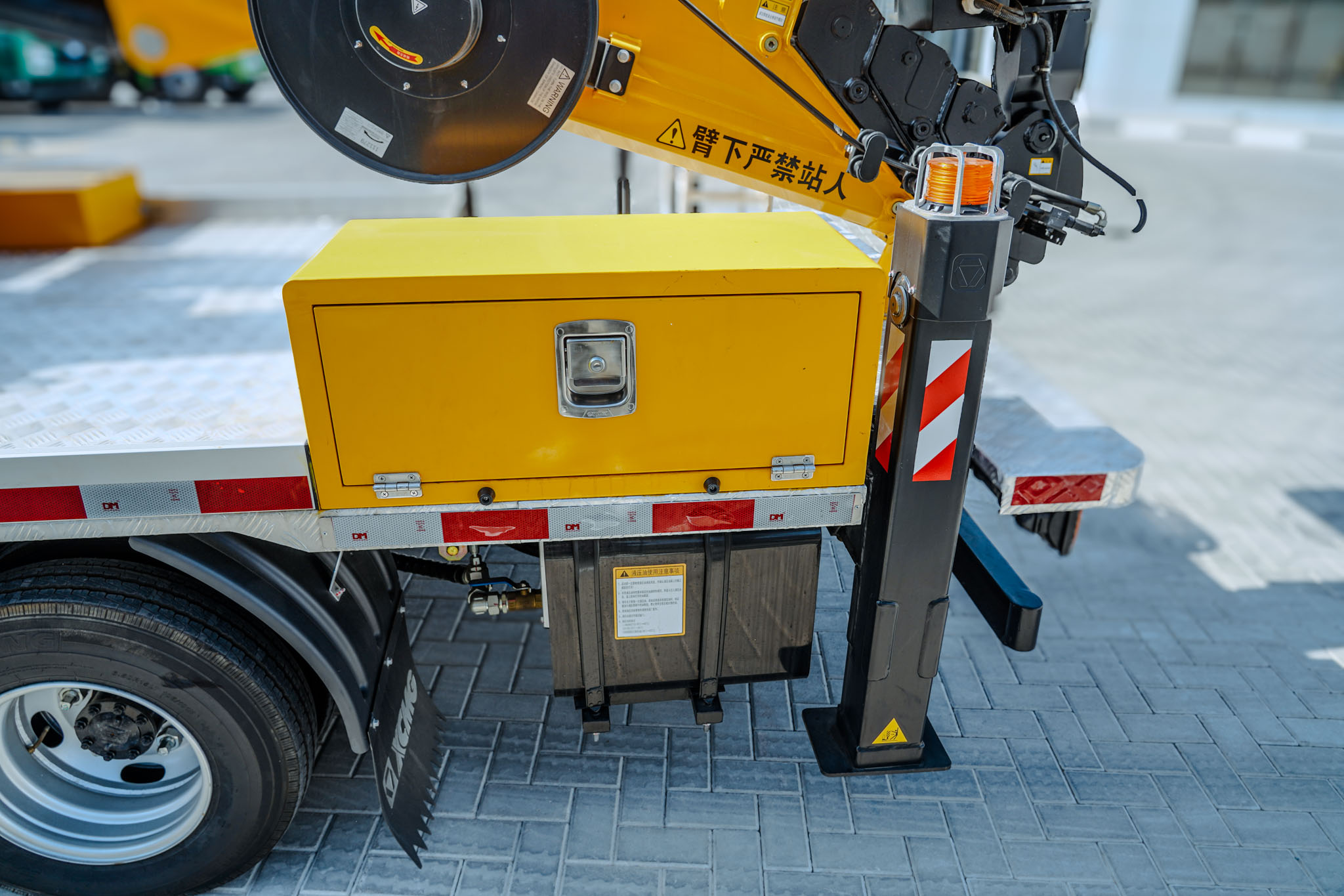 2024 XCMG GKS28GBJ 28m Aerial Platform Boom Lift on ISUZU 4X2 Flat Bed Truck (Unused) - Image 25