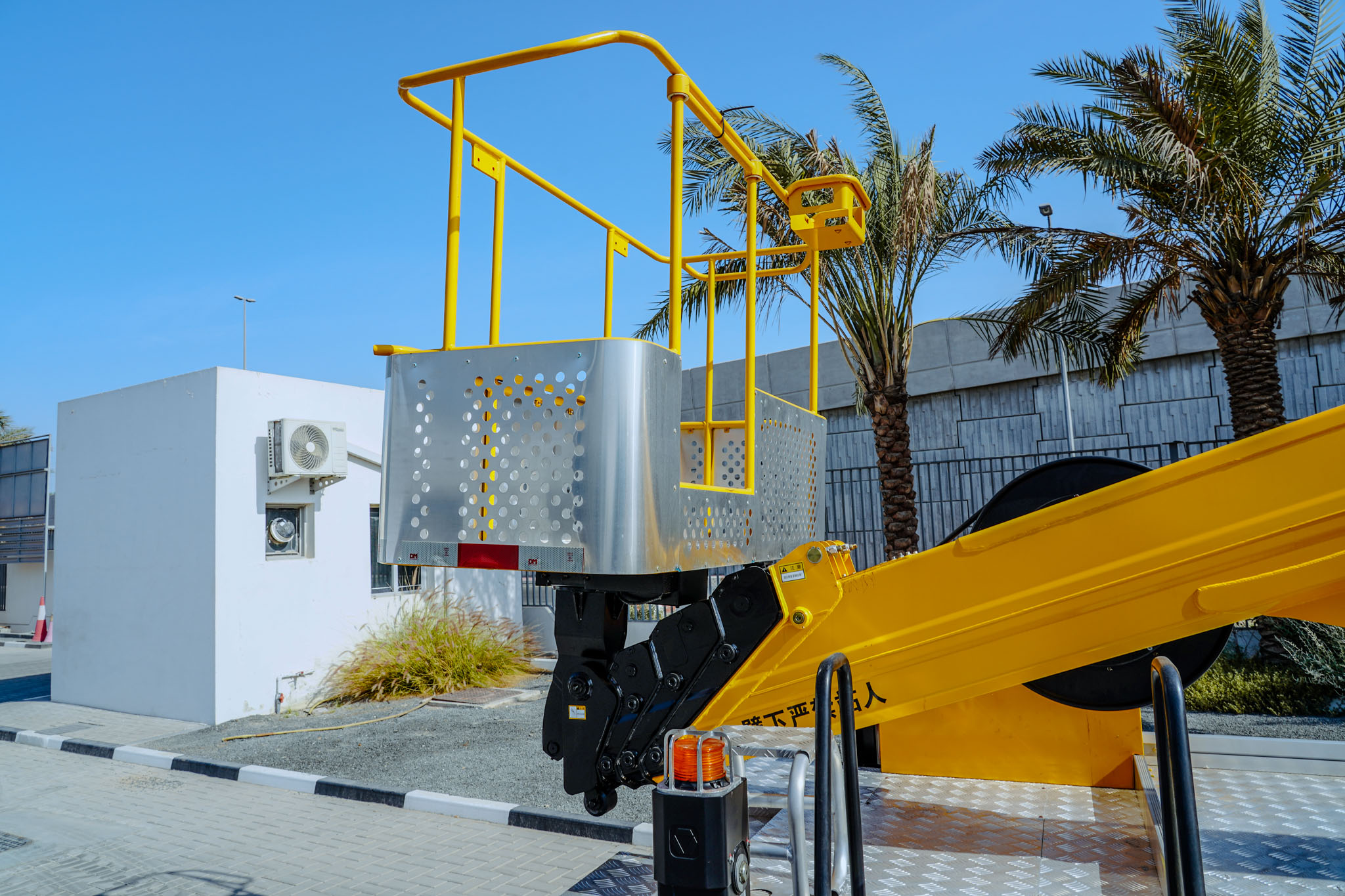 2024 XCMG GKS28GBJ 28m Aerial Platform Boom Lift on ISUZU 4X2 Flat Bed Truck (Unused) - Image 27