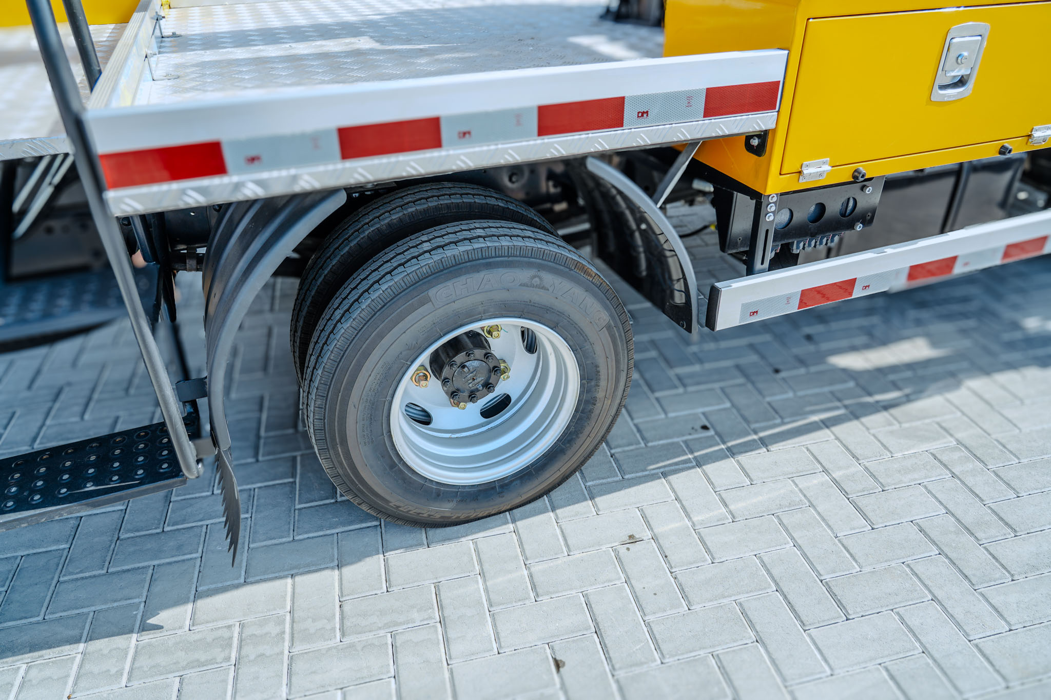 2024 XCMG GKS28GBJ 28m Aerial Platform Boom Lift on ISUZU 4X2 Flat Bed Truck (Unused) - Image 29