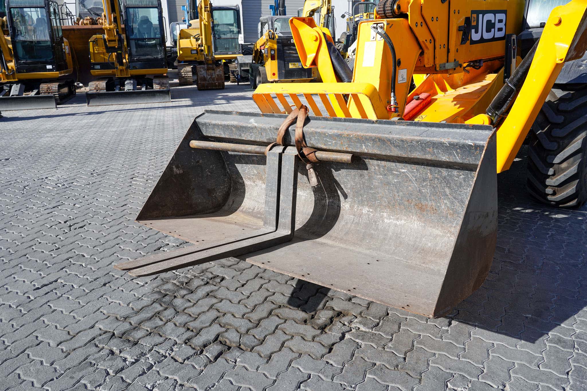 2017 JCB 540-180 Hi Viz Turbo Powershift Telehandler - Image 10