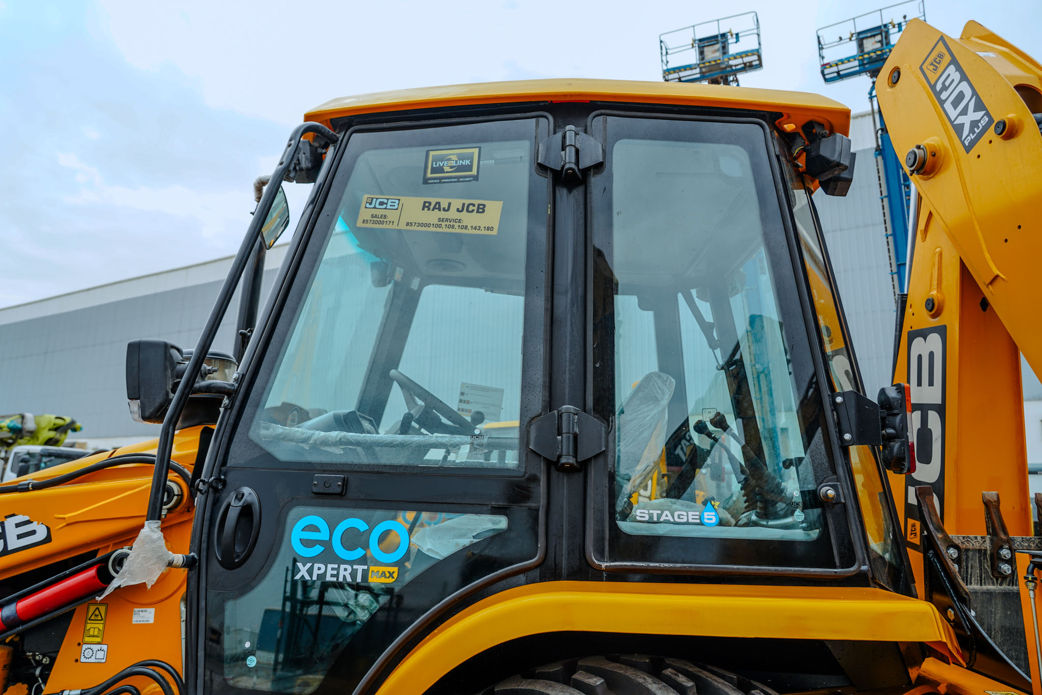 2025 JCB 3DX Plus 4X4 Backhoe Loader (Unused) - Image 12