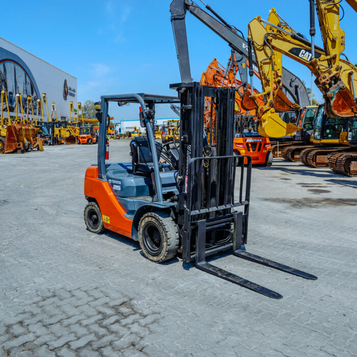 2018 Toyota 8FDU25 2.5 Ton Pneumatic Tire Forklift
