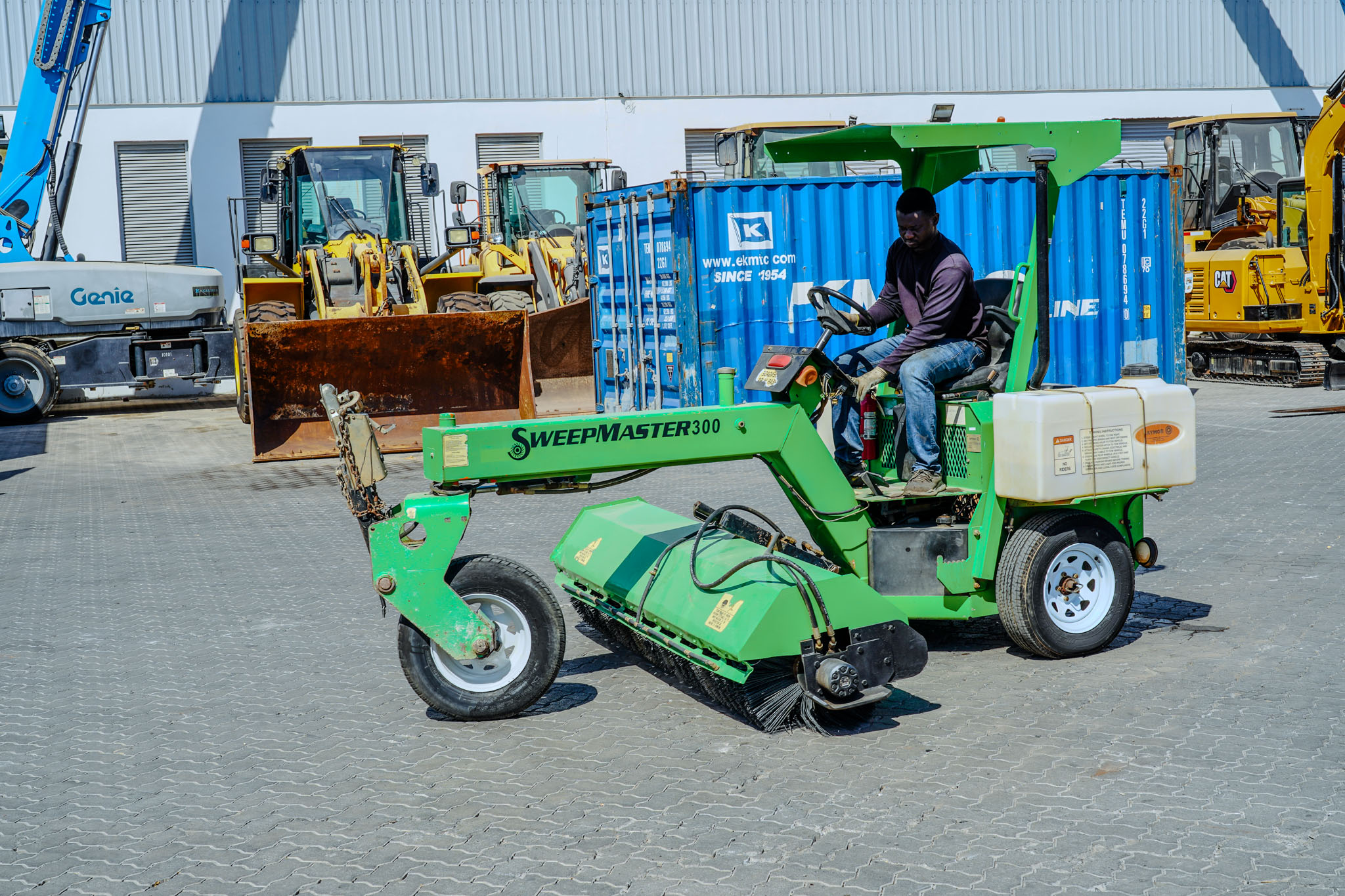 2017 LAY-MOR SM300 Self-Propelled Broom - Image 3