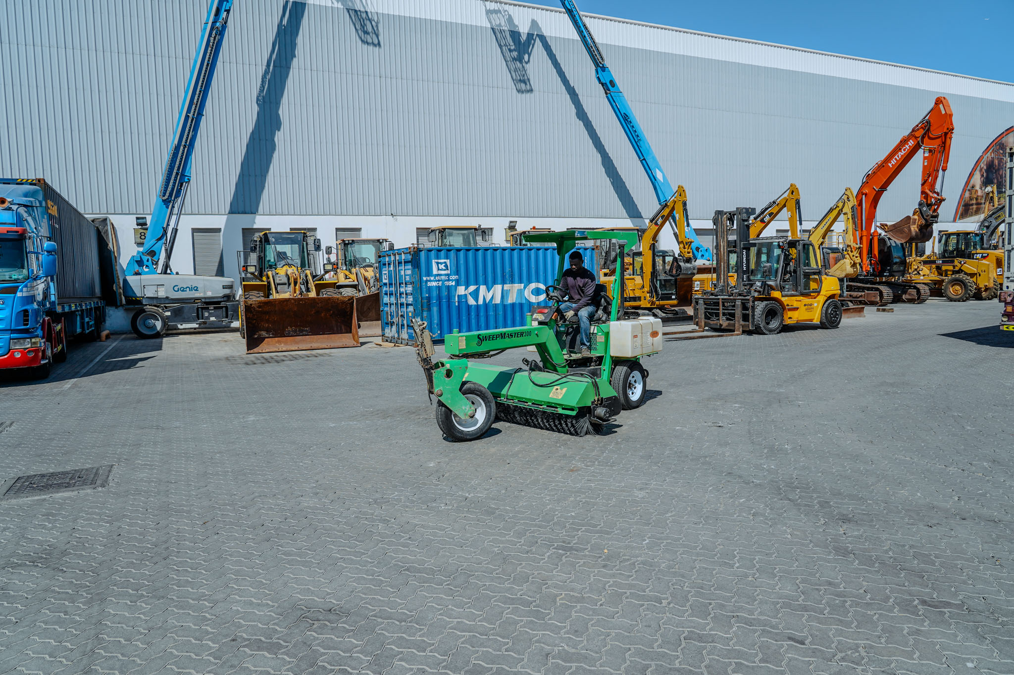 2017 LAY-MOR SM300 Self-Propelled Broom - Image 4