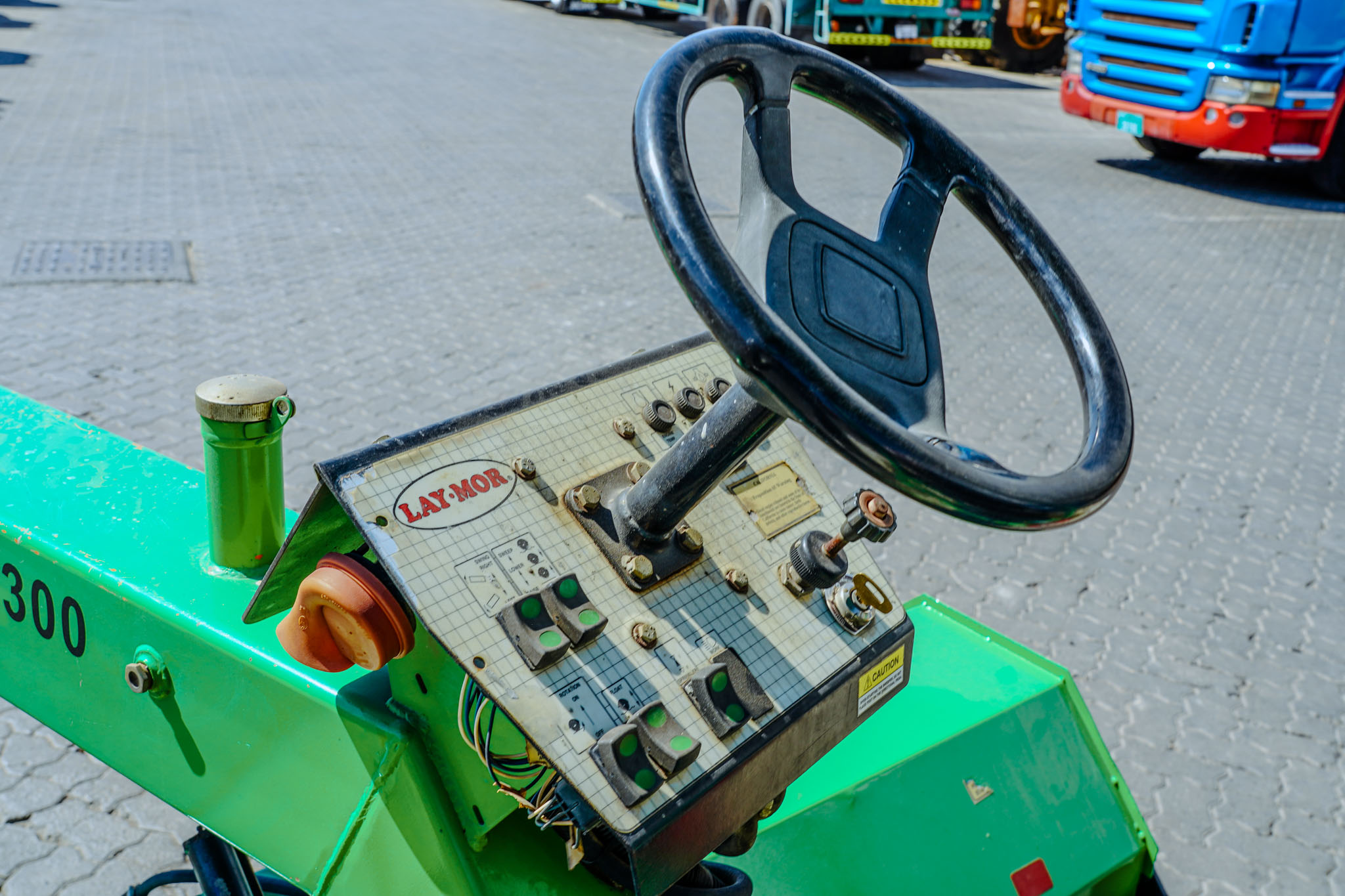2017 LAY-MOR SM300 Self-Propelled Broom - Image 14