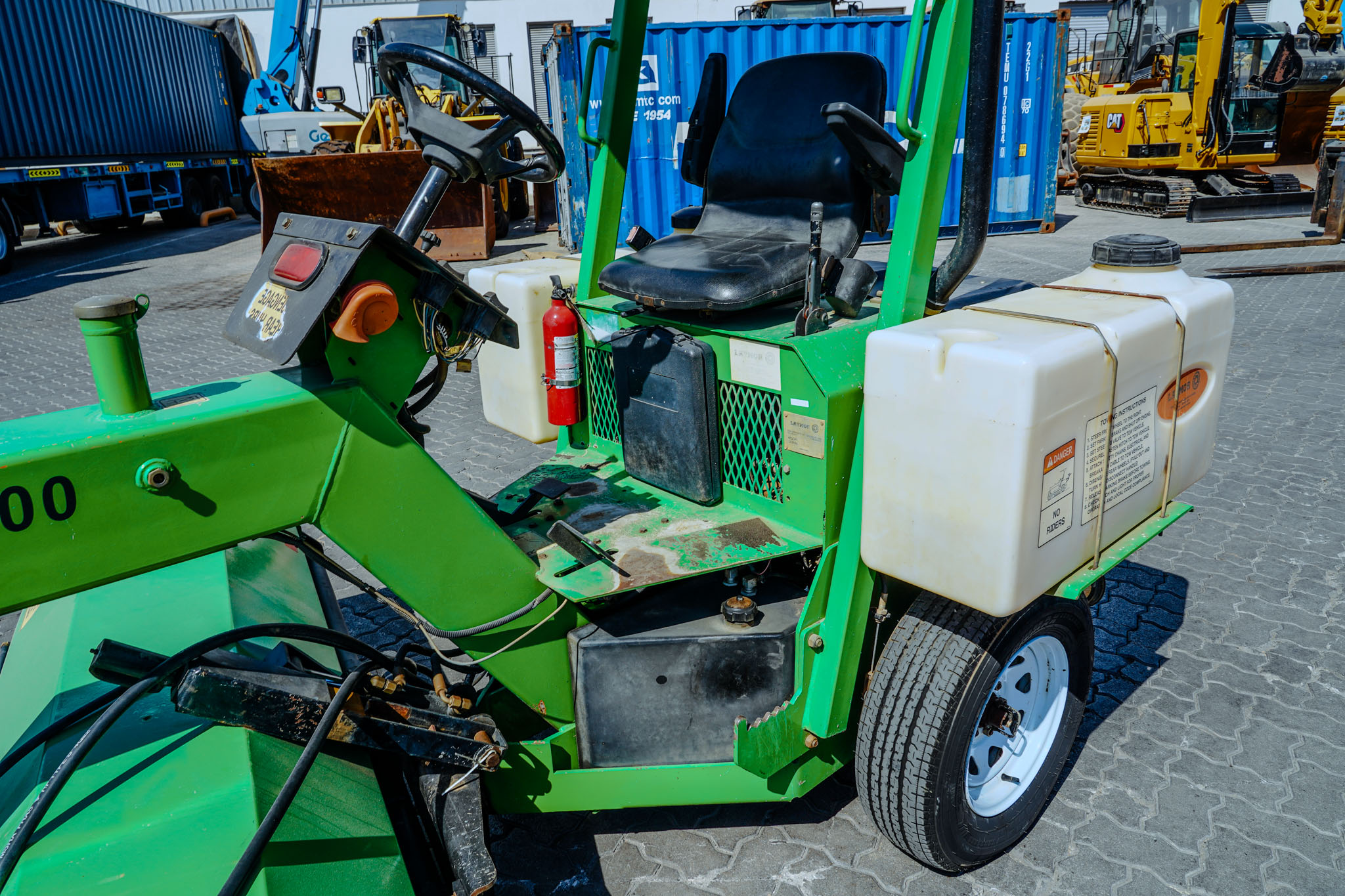 2017 LAY-MOR SM300 Self-Propelled Broom - Image 15