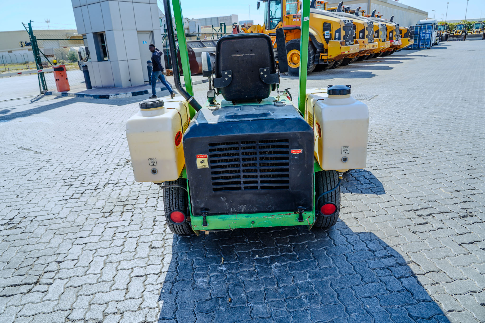 2017 LAY-MOR SM300 Self-Propelled Broom - Image 19