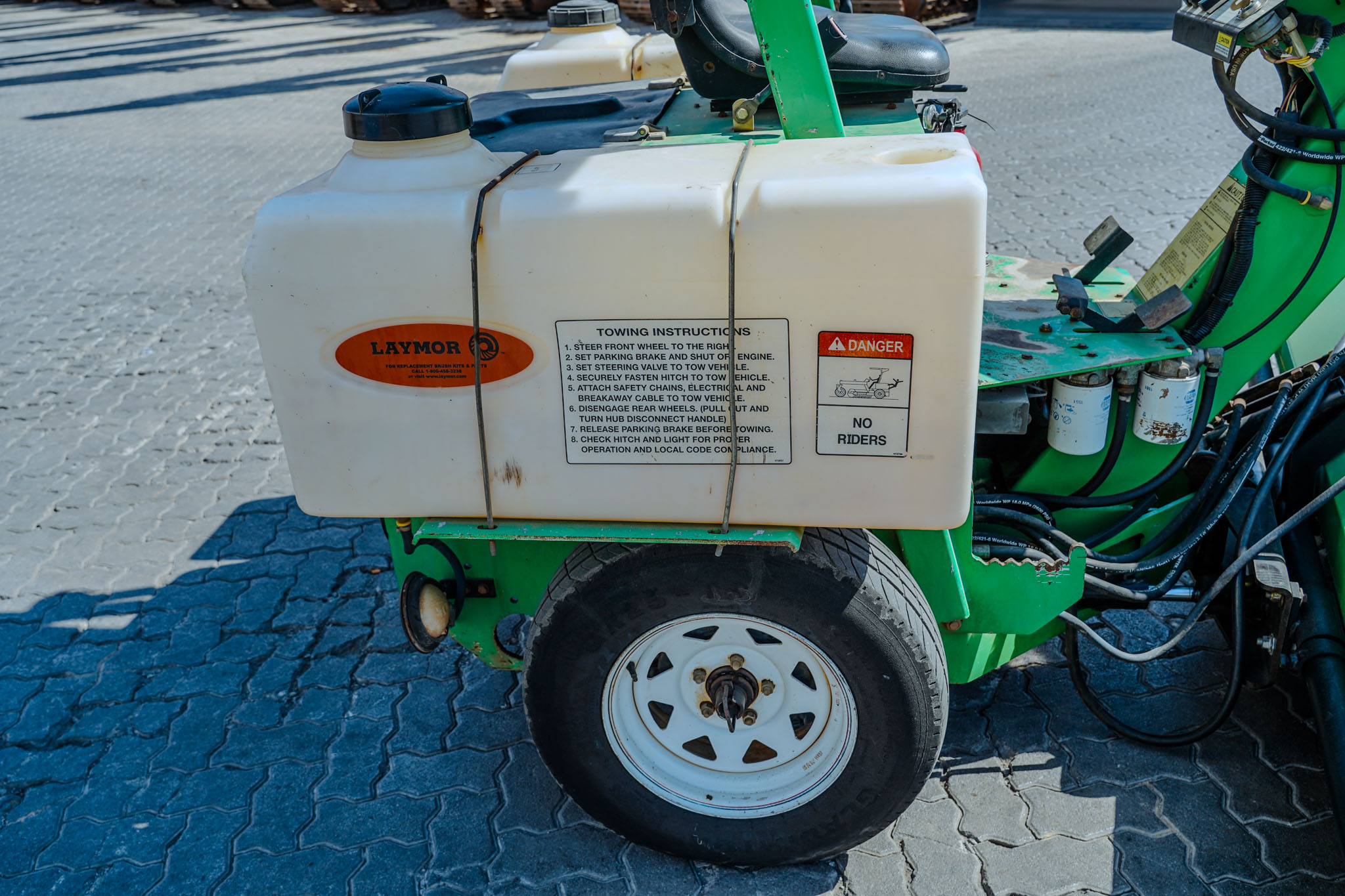2017 LAY-MOR SM300 Self-Propelled Broom - Image 20