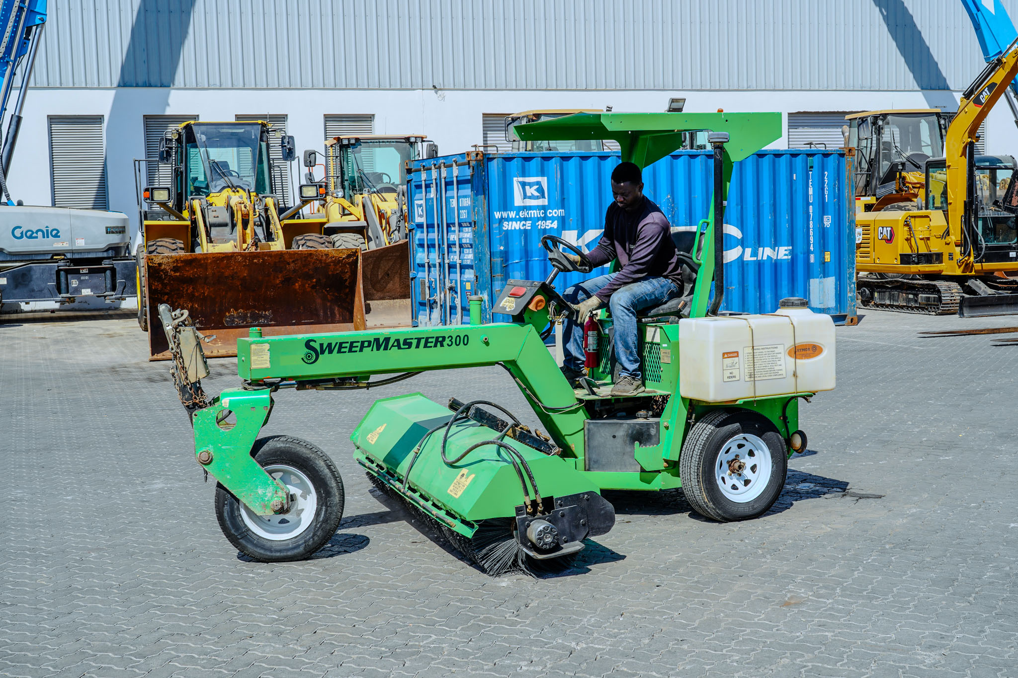 2017 LAY-MOR SM300 Self-Propelled Broom - Image 2